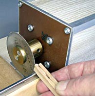Bild 12: Vorrichtung zum Auftrennen der Arme